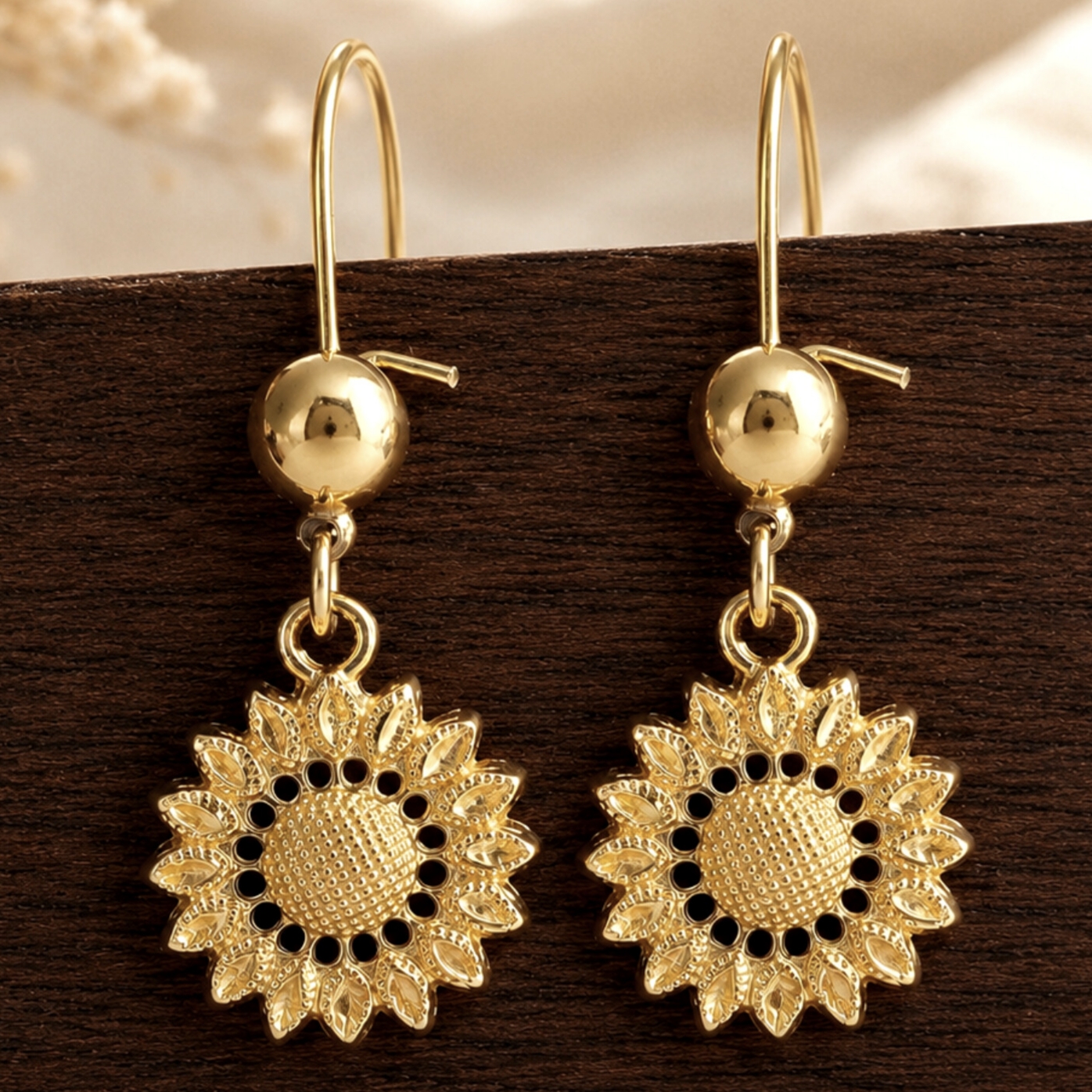 گوشواره خورشید طلایی استیل رنگ ثابت ضد حساسیت J01